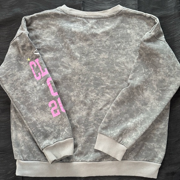 Vtg Y2K Bratz Junior's Graphic Gray Sweatshirt Class of 2001 - Picture 5 of 5